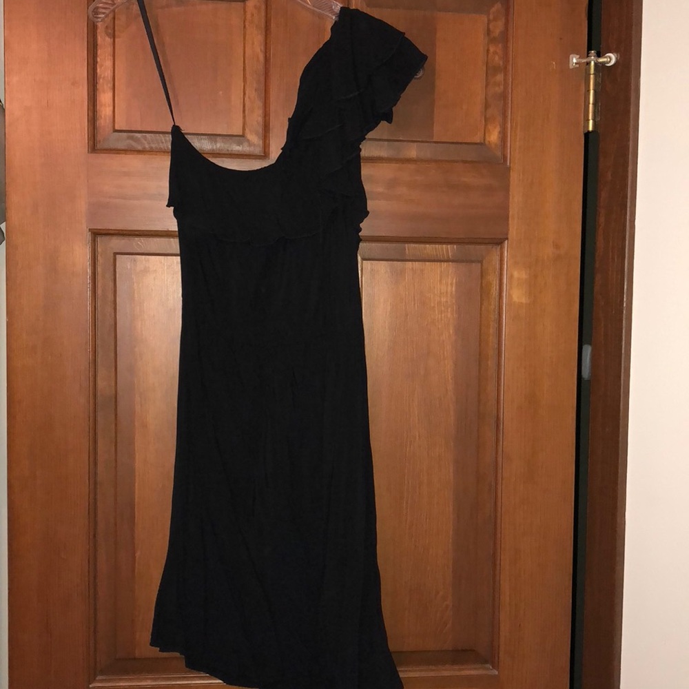 Black ruffled one shoulder mini dress. EUC
